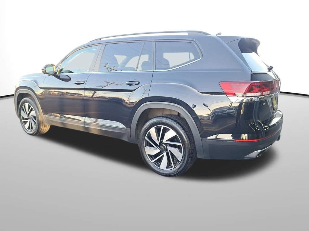 Used 2024 Volkswagen Atlas SE image 3