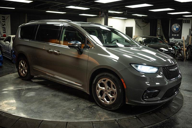 Used 2023 Chrysler Pacifica Limited image 5