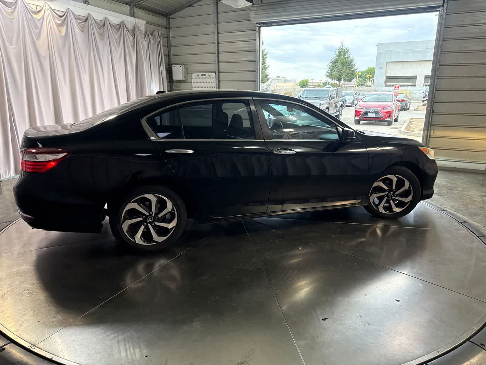 Used 2017 Honda Accord EX image 3