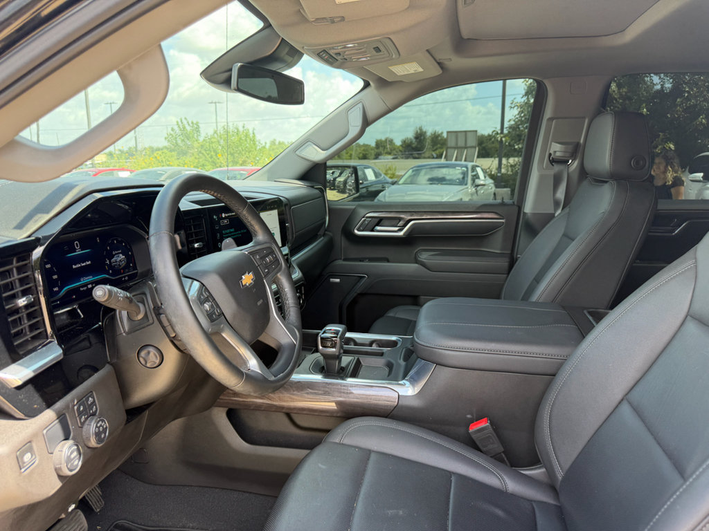 Used 2025 Chevrolet Silverado 1500 LTZ w/ LTZ Convenience Package II RWD image 11