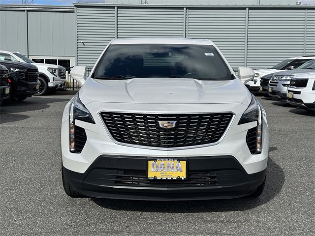 Used 2022 Cadillac XT4 Luxury w/ Cold Weather Package image 2