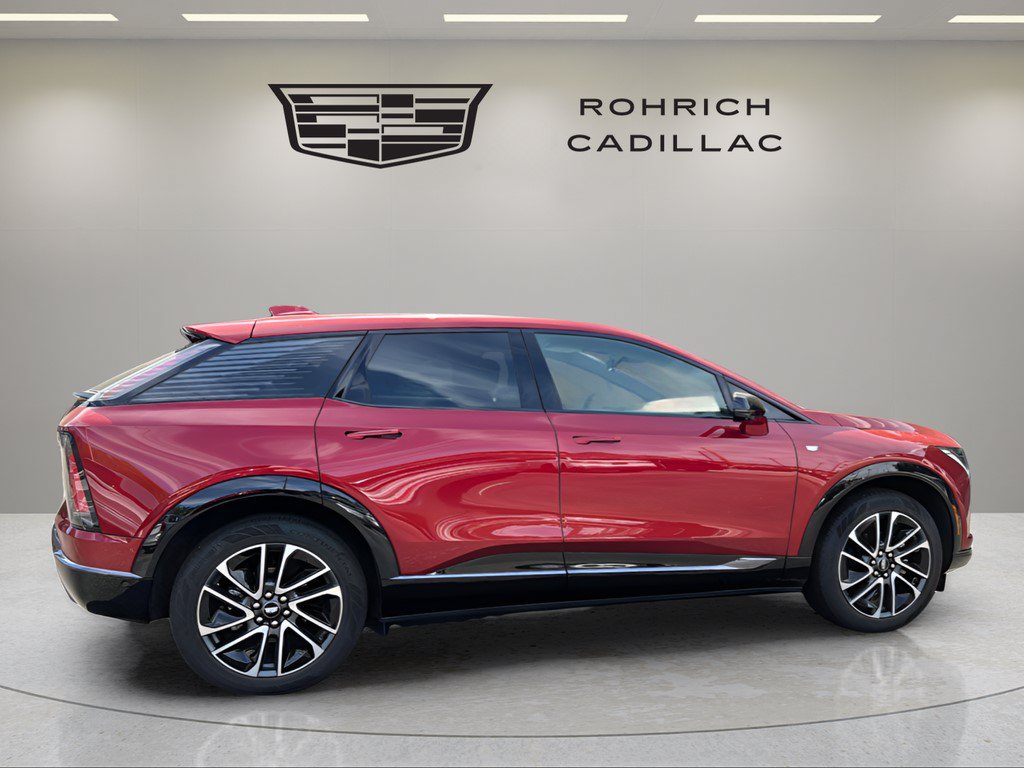 Certified 2025 Cadillac Optiq Sport 2 w/ LPO, Floor Liner Package AWD/4WD image 5