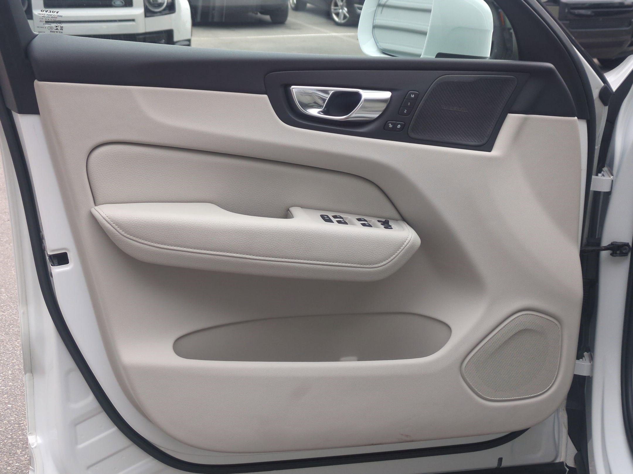 Used 2020 Volvo XC60 T8 Inscription w/ Protection Package Premier image 13