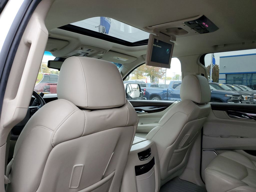 Used 2016 Cadillac Escalade Premium image 30