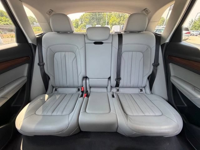 Used 2022 Audi Q5 2.0T Premium Plus w/ Premium Plus Package AWD/4WD image 17
