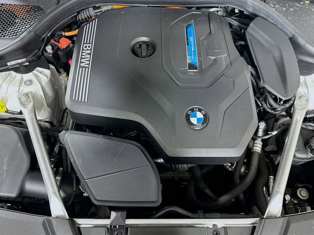 Used 2021 BMW 530e xDrive w/ Convenience Package image 32