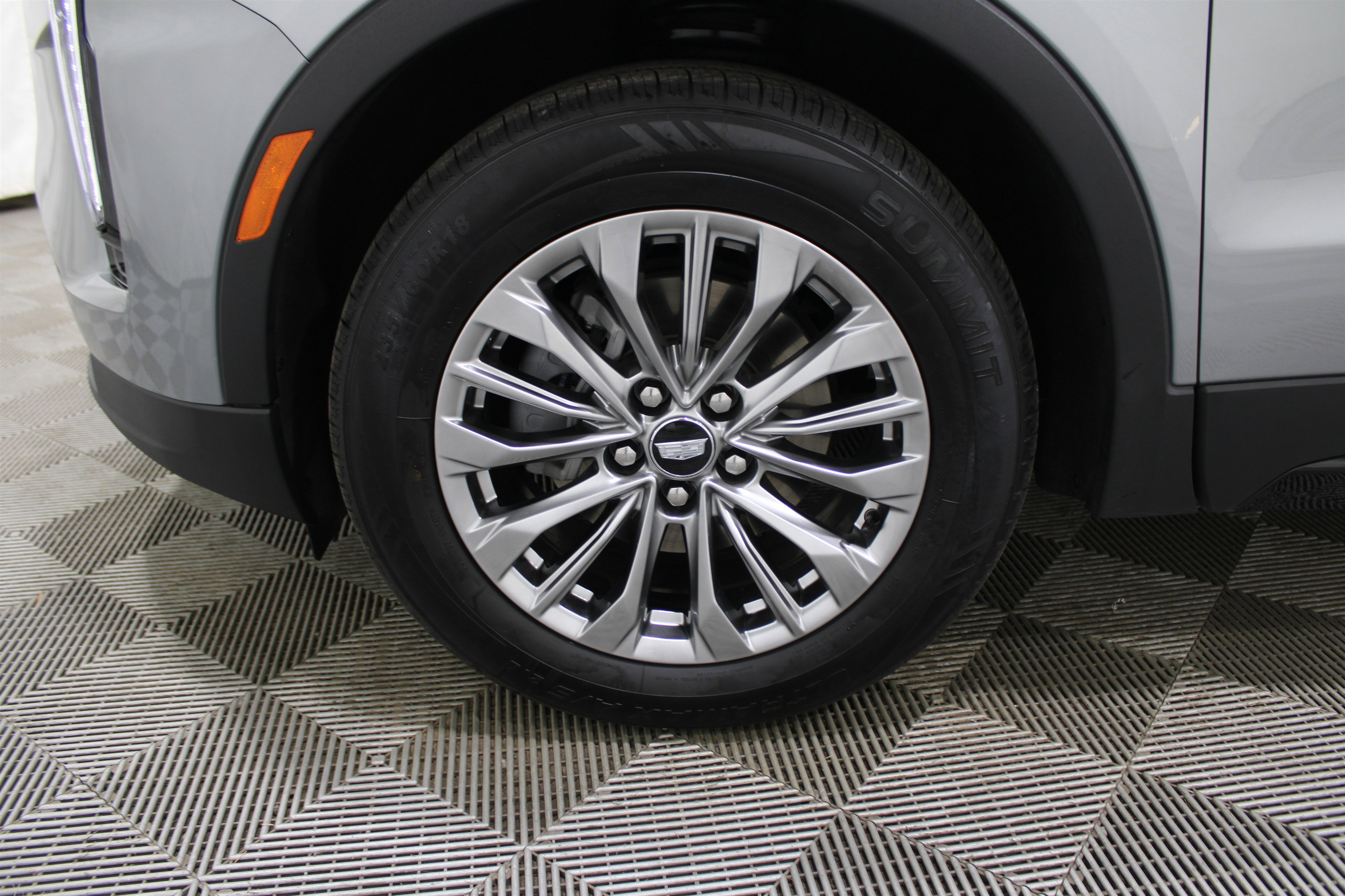 Used 2025 Cadillac XT4 Premium Luxury image 38