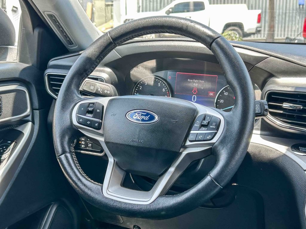 Used 2023 Ford Explorer XLT w/ Equipment Group 202A RWD image 19