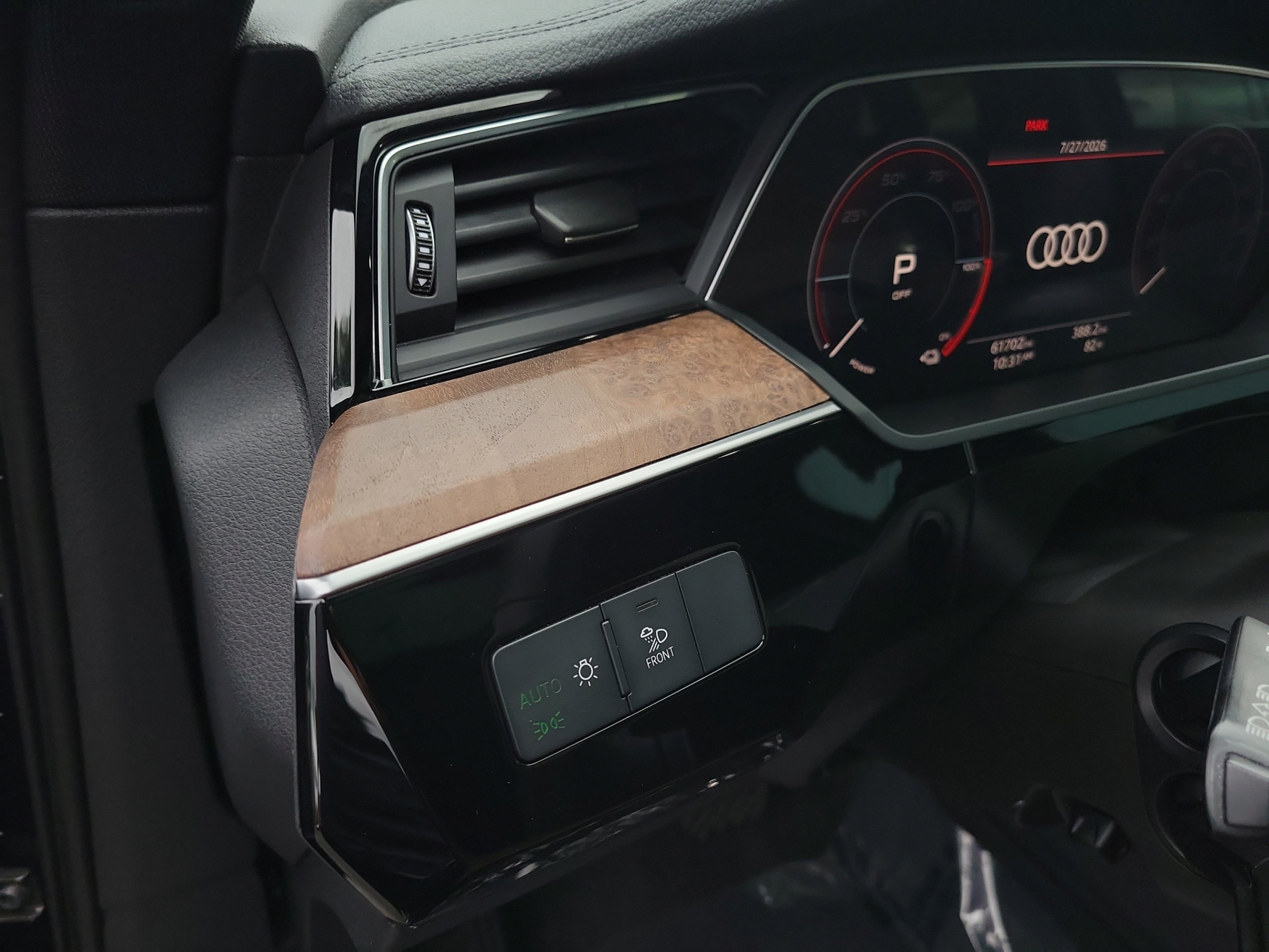 Used 2022 Audi e-tron Premium AWD/4WD image 20