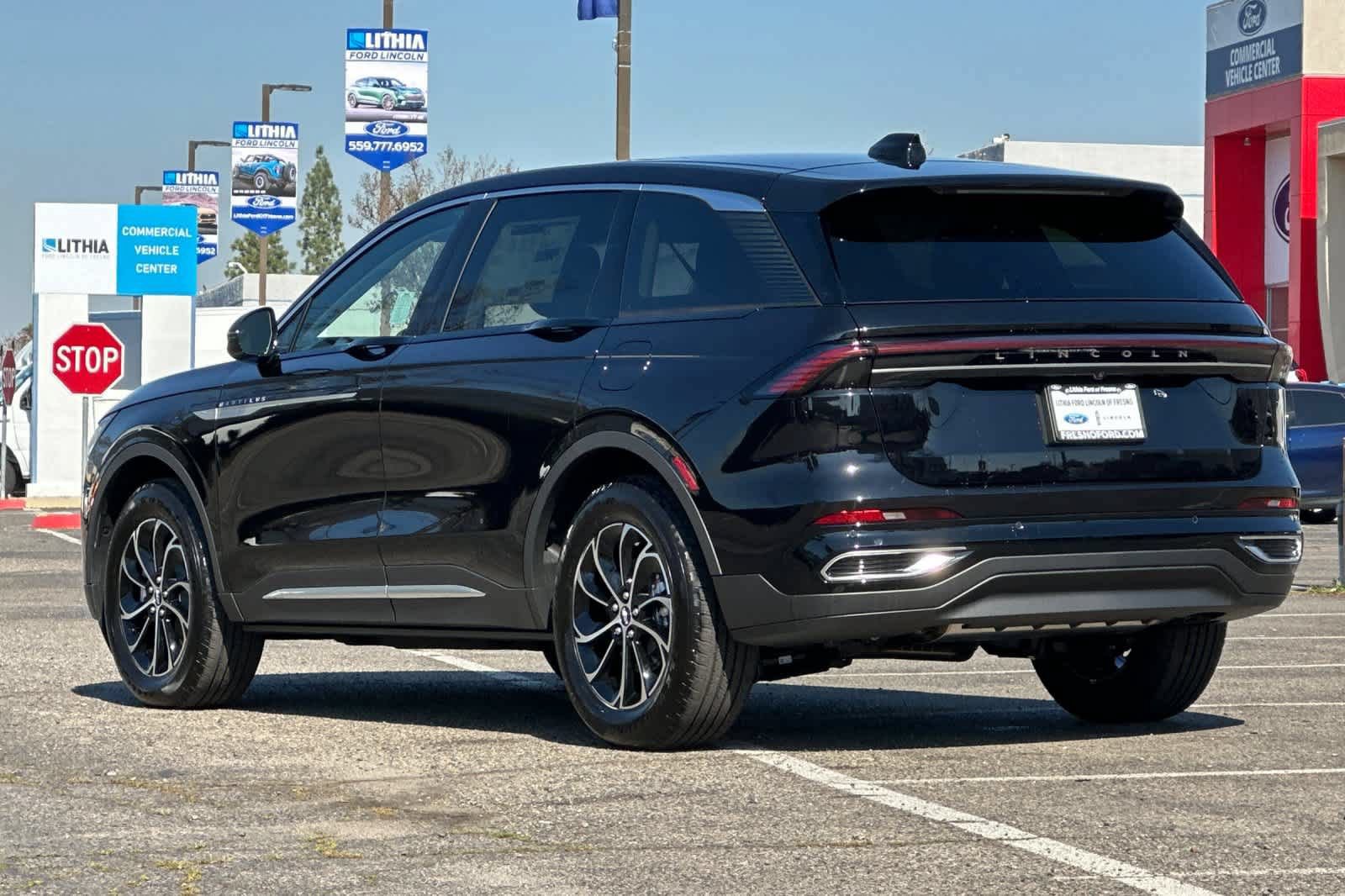 Used 2026 Lincoln Nautilus Premier AWD/4WD image 6