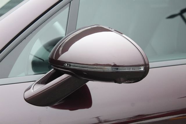 Certified 2025 Porsche Macan image 14