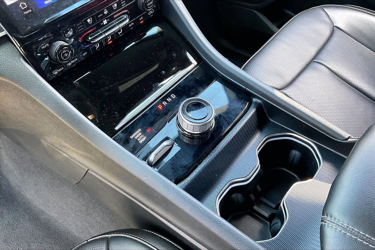 Certified 2025 Jeep Grand Cherokee L Limited w/ Luxury Tech Group II image 34