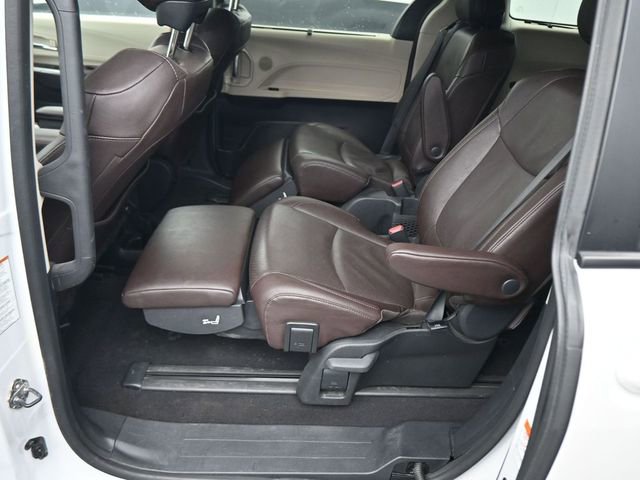 Used 2024 Toyota Sienna Platinum image 14