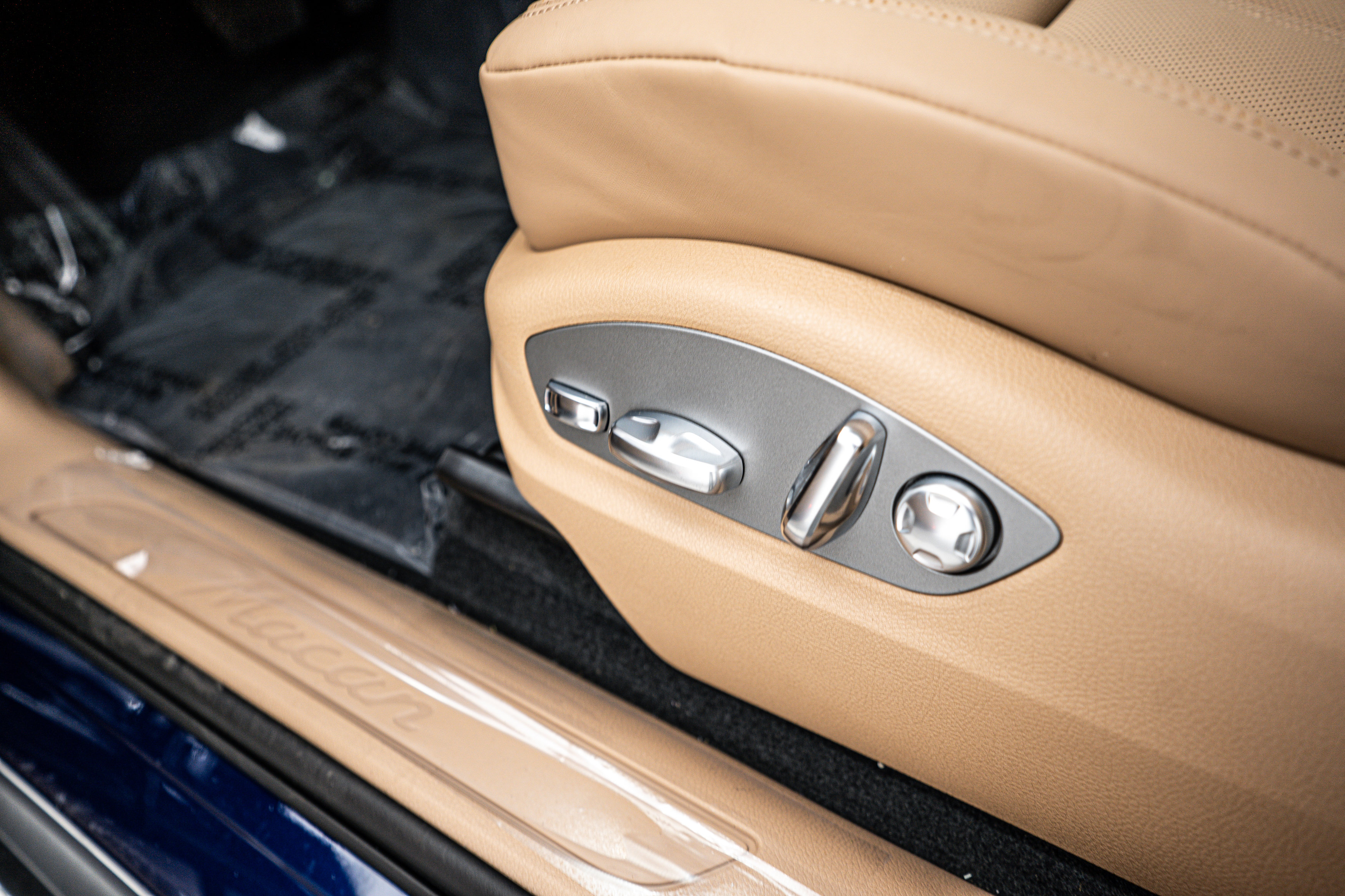 New 2025 Porsche Macan image 18