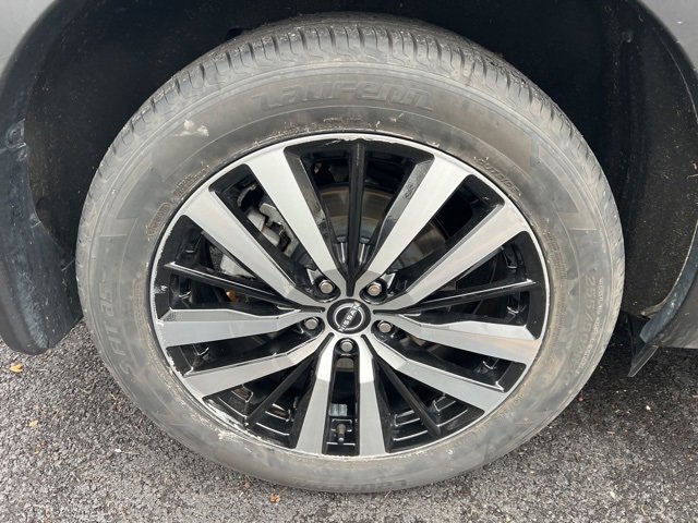 Used 2024 Nissan Pathfinder Platinum image 9