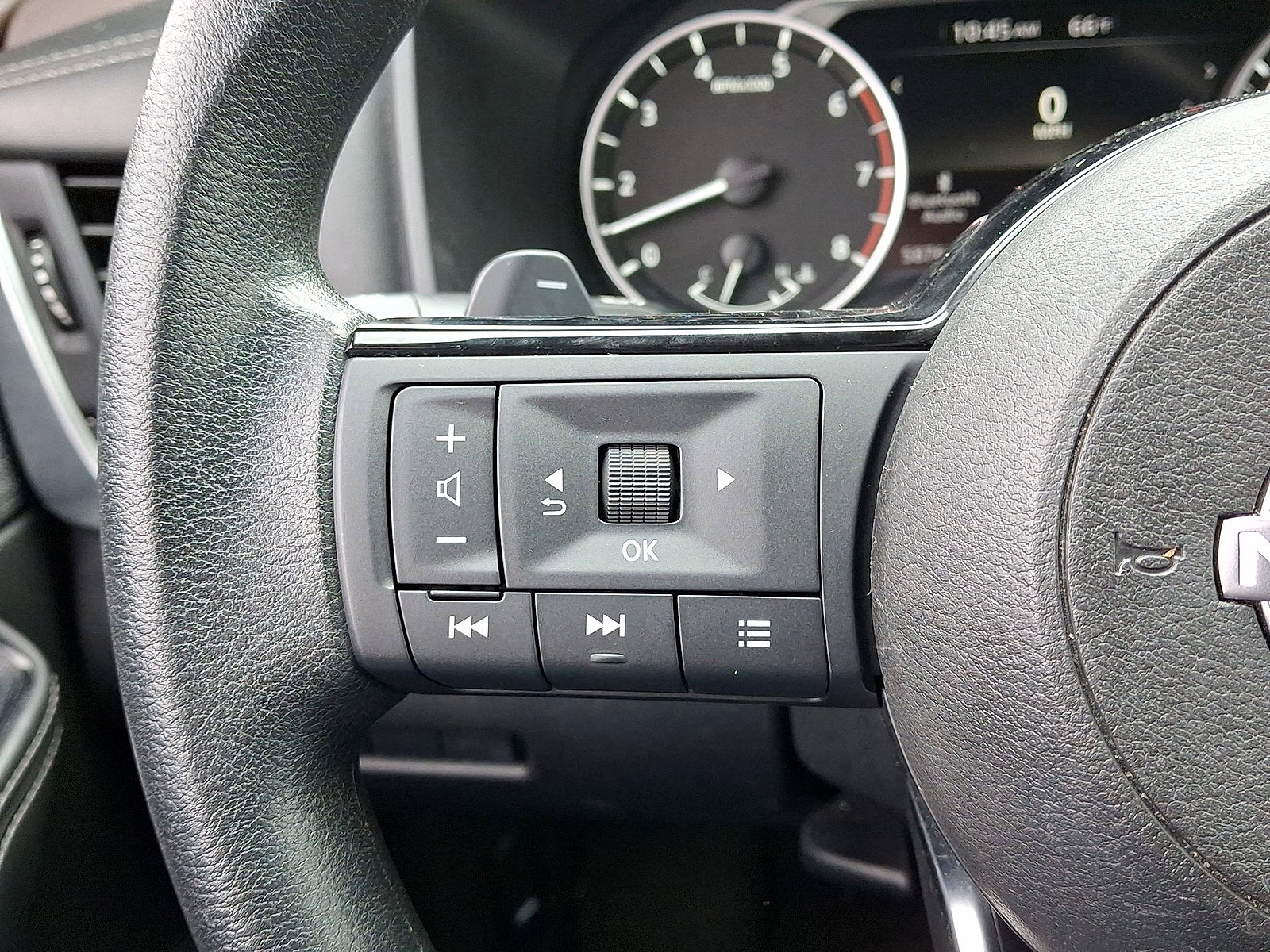 Used 2023 Nissan Rogue SV AWD/4WD image 17