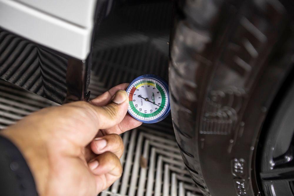 Used 2025 BMW M4 Coupe w/ Executive Package image 49