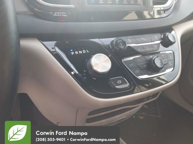 Used 2020 Chrysler Pacifica Touring-L image 17