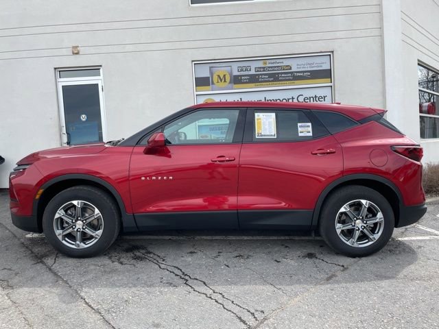 Used 2023 Chevrolet Blazer LT AWD/4WD image 2