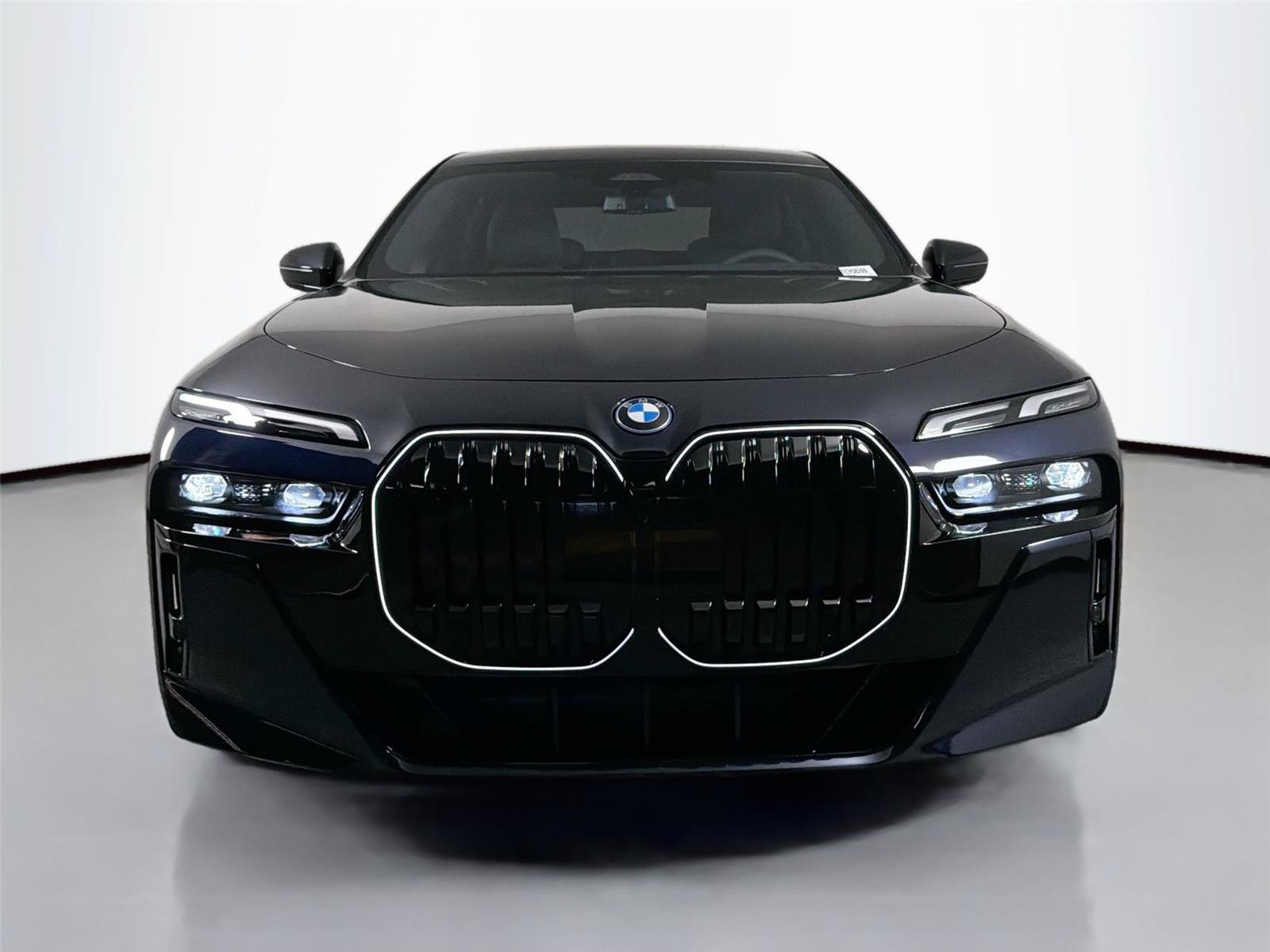 New 2026 BMW 750e xDrive w/ Premium Package AWD/4WD image 2