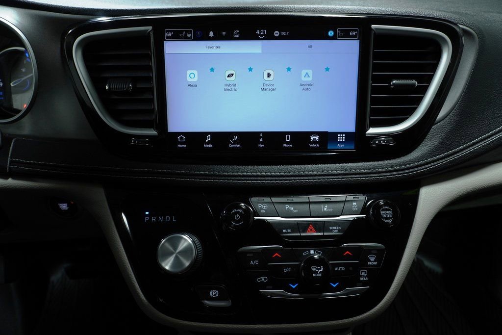 Used 2022 Chrysler Pacifica Touring-L w/ Uconnect Theater Family Group image 22
