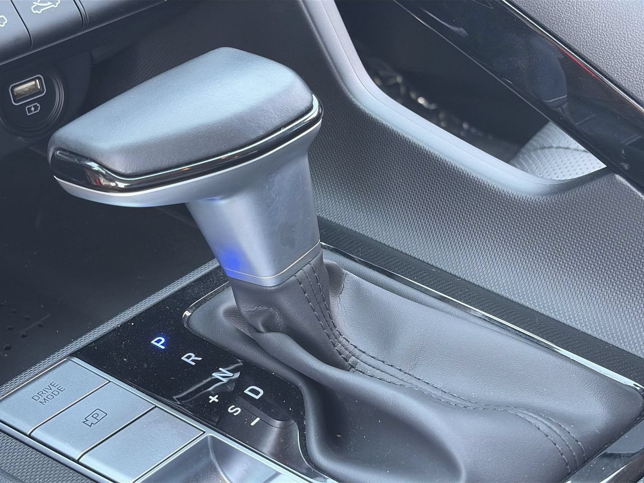Certified 2023 Hyundai Elantra Limited FWD image 29