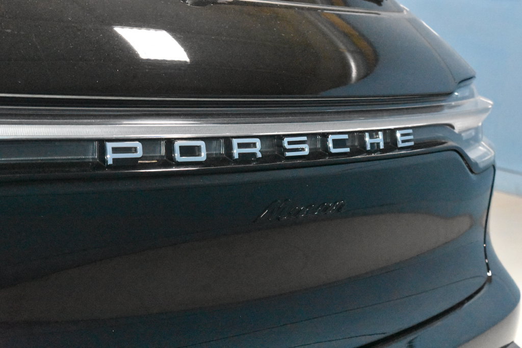 Used 2023 Porsche Macan AWD/4WD image 32