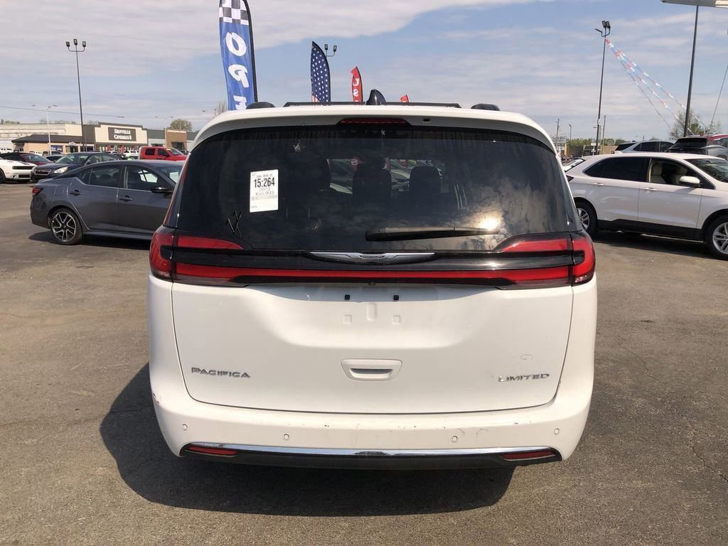 Used 2023 Chrysler Pacifica Limited FWD image 19