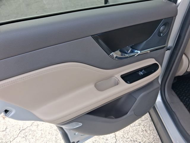 Used 2020 Lincoln Corsair Reserve FWD image 9