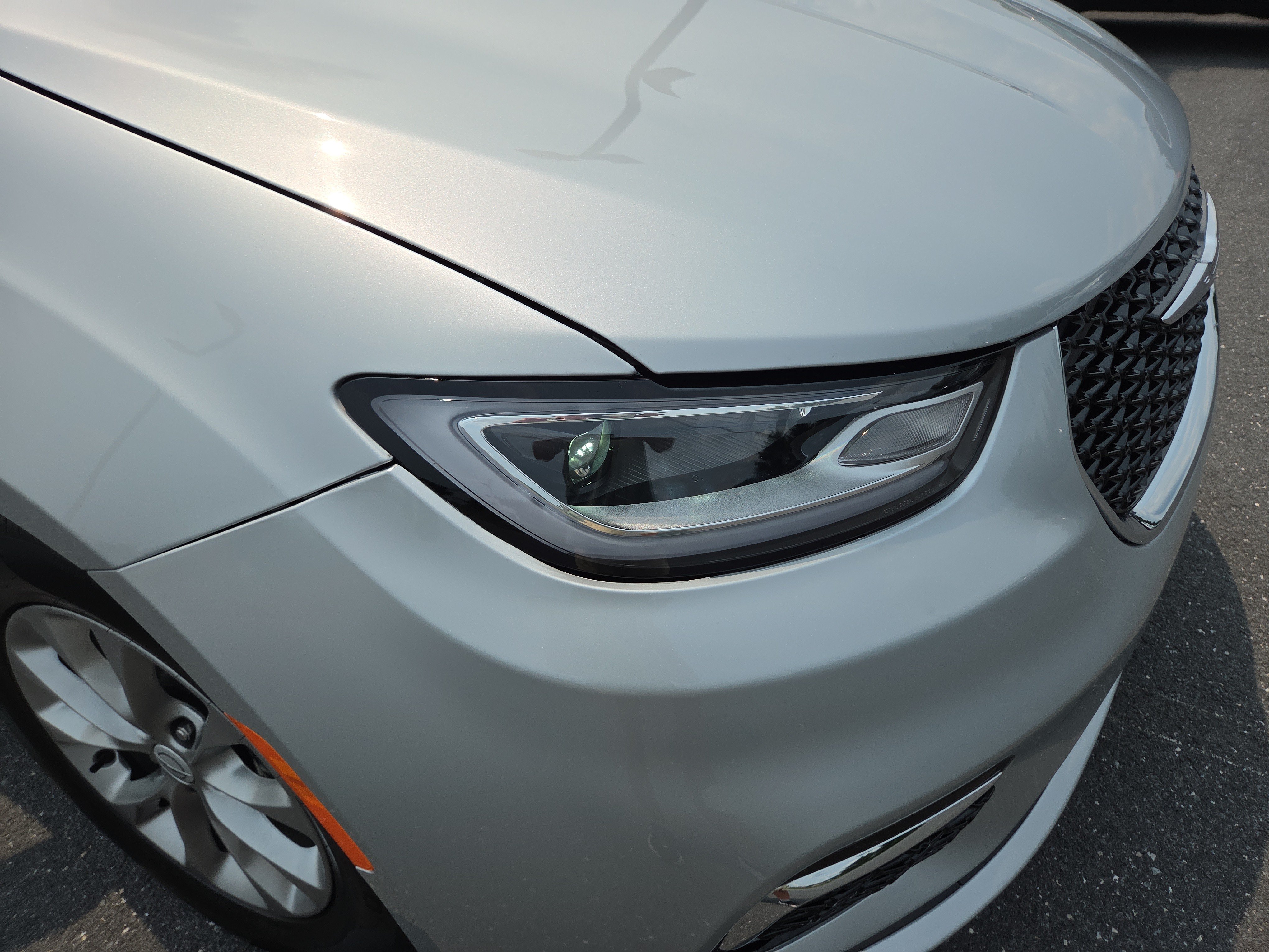 Used 2026 Chrysler Pacifica Limited FWD image 19