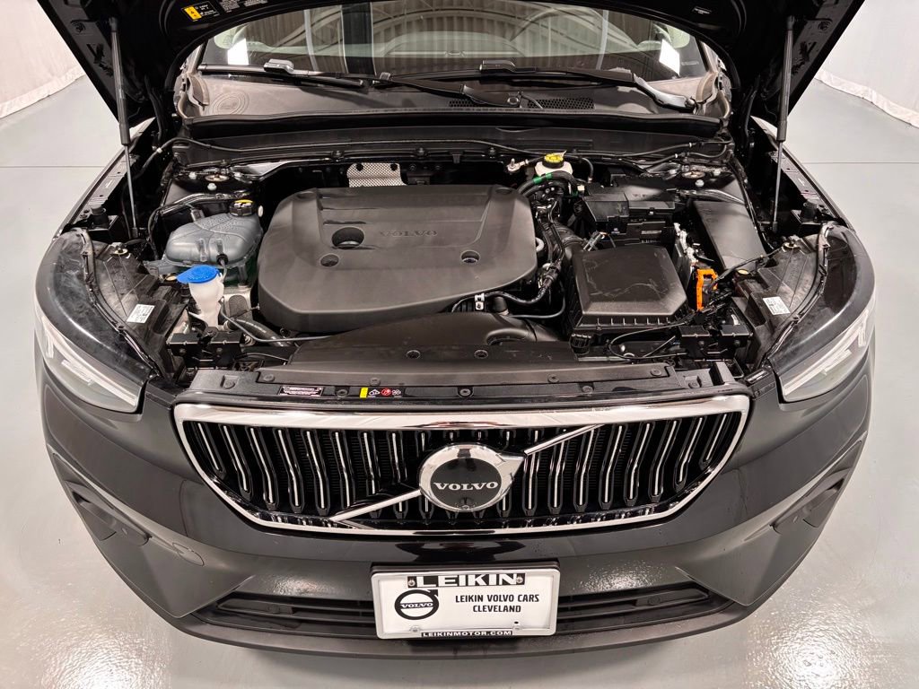 Certified 2025 Volvo XC40 B5 Plus image 31