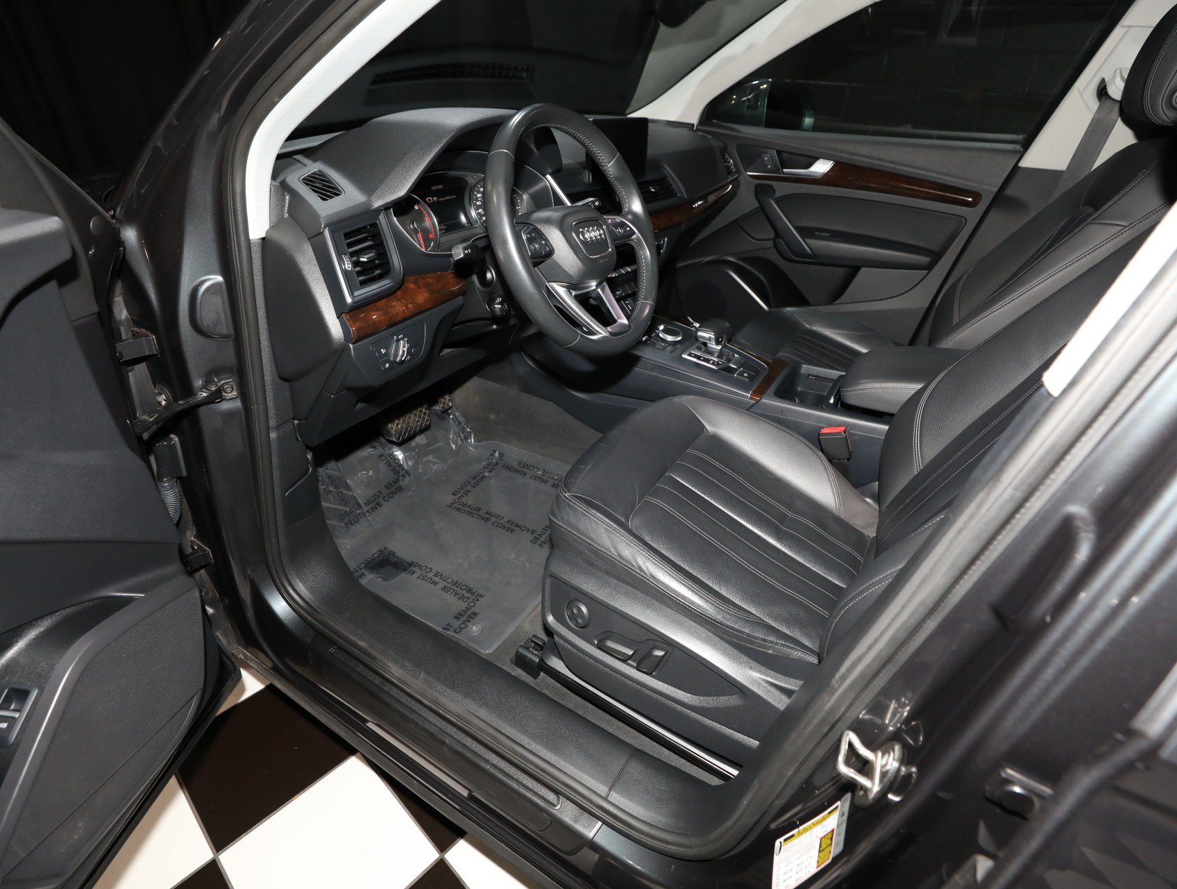 Used 2019 Audi Q5 2.0T Premium w/ Convenience Package AWD/4WD image 3