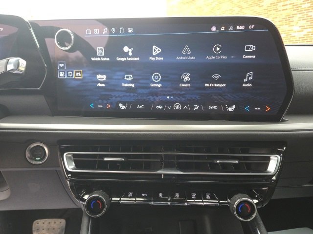 Used 2025 Chevrolet Traverse LT image 11