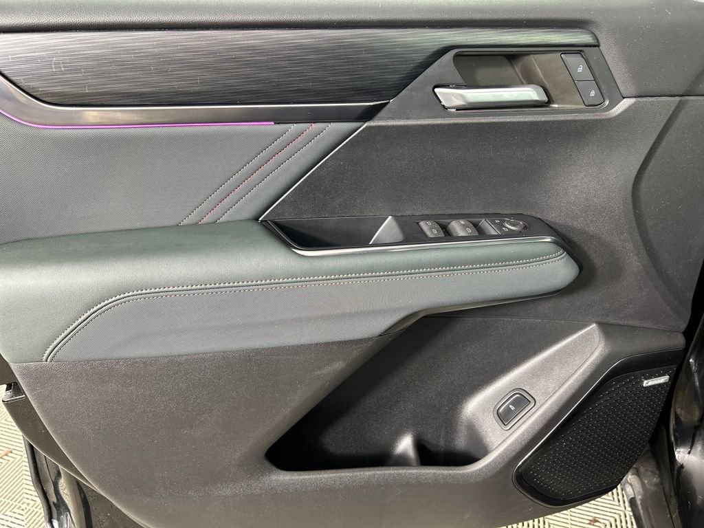 Used 2024 GMC Acadia AT4 w/ Luxury Package image 11