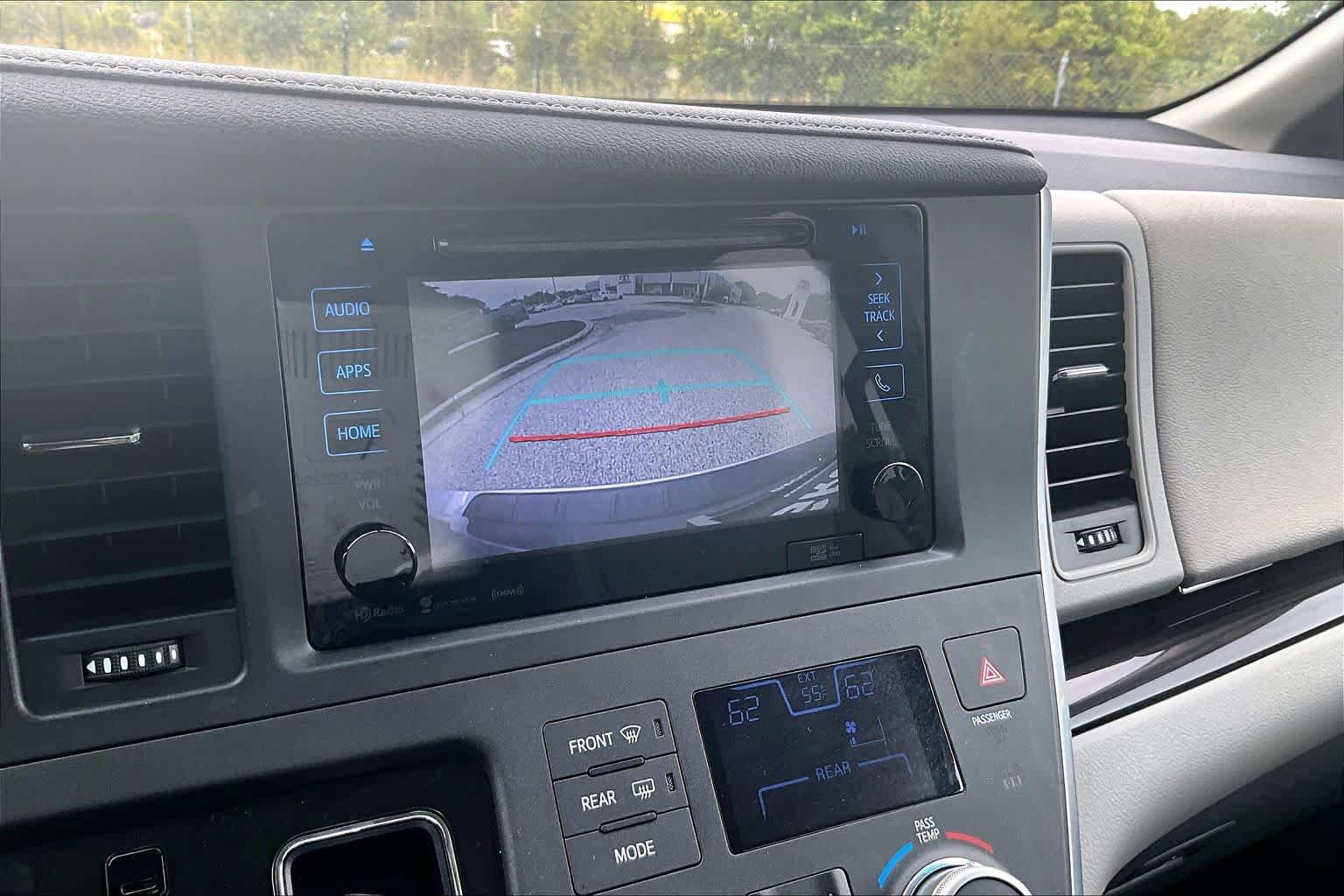 Used 2017 Toyota Sienna XLE w/ XLE Navigation Package FWD image 27