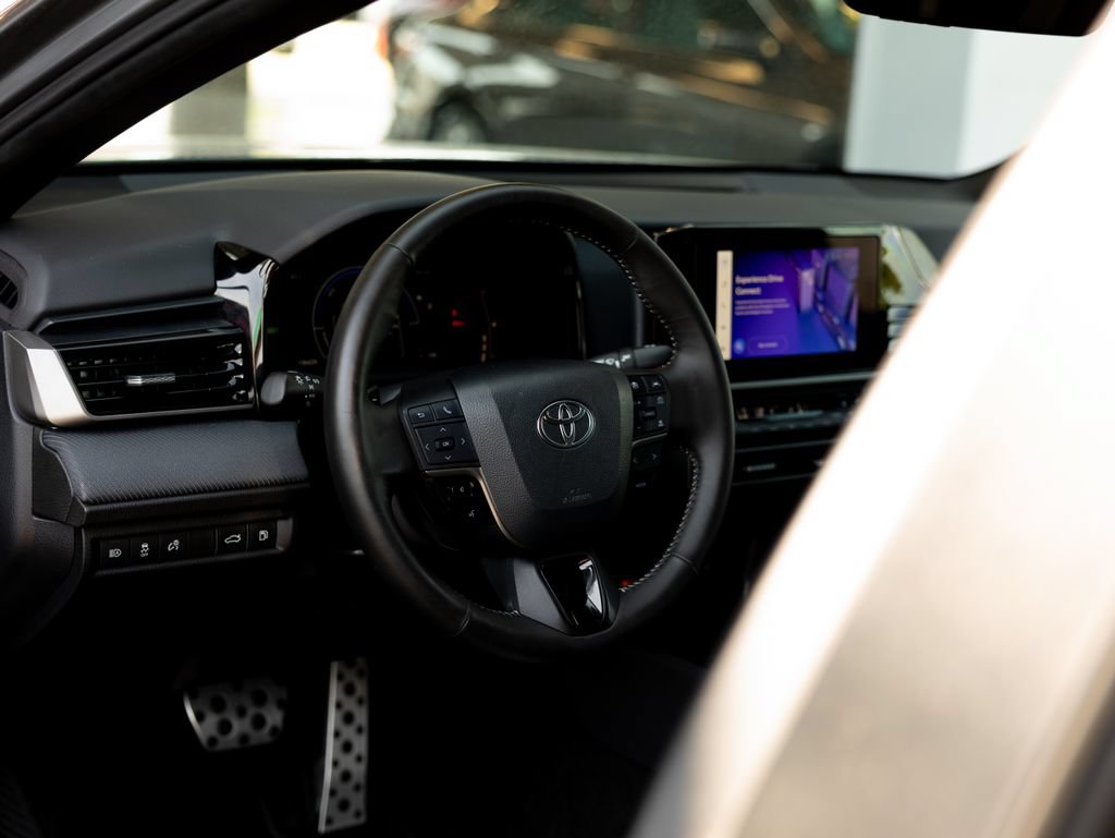 Used 2025 Toyota Camry SE w/ Convenience Package AWD/4WD image 12
