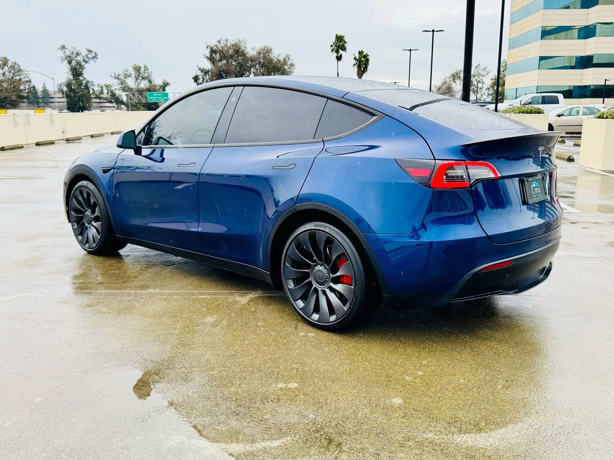 Used 2023 Tesla Model Y Performance image 6