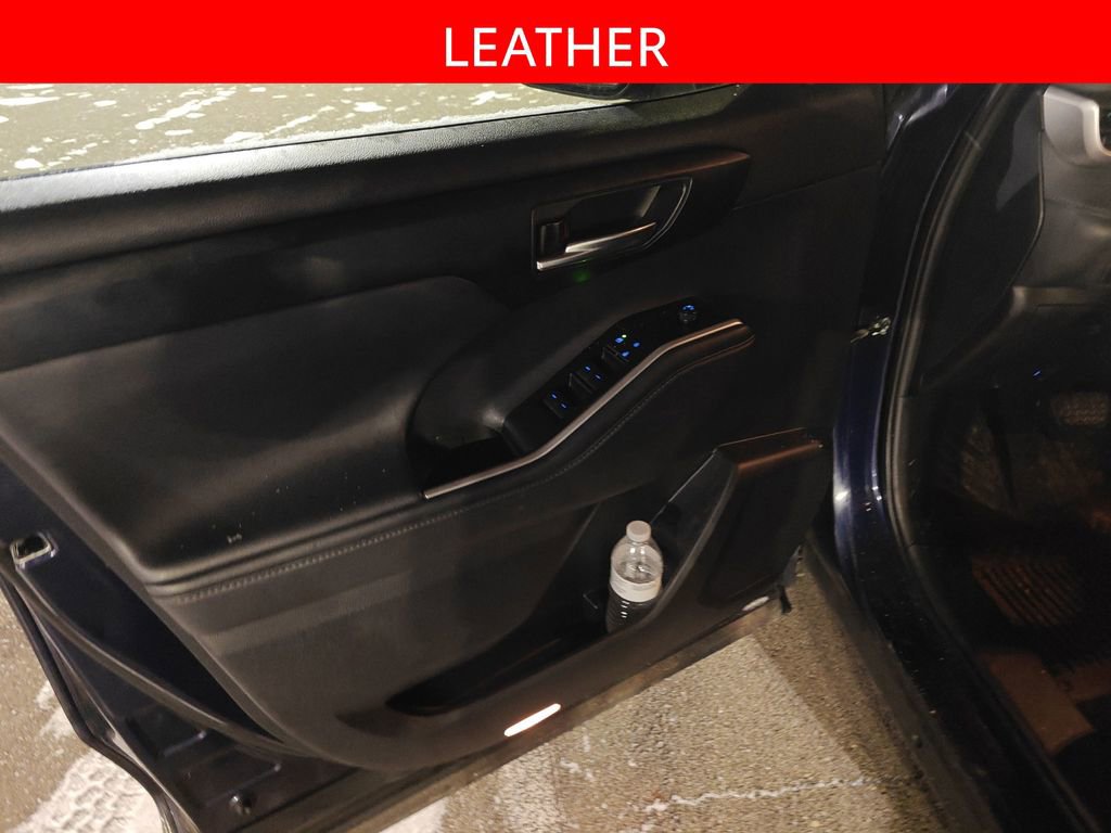 Used 2022 Toyota Highlander XLE image 5