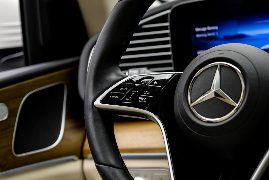 Used 2025 Mercedes-Benz GLE 450e 4MATIC w/ Driver Assistance Package image 20