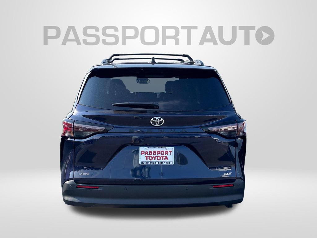 New 2026 Toyota Sienna XLE FWD image 4