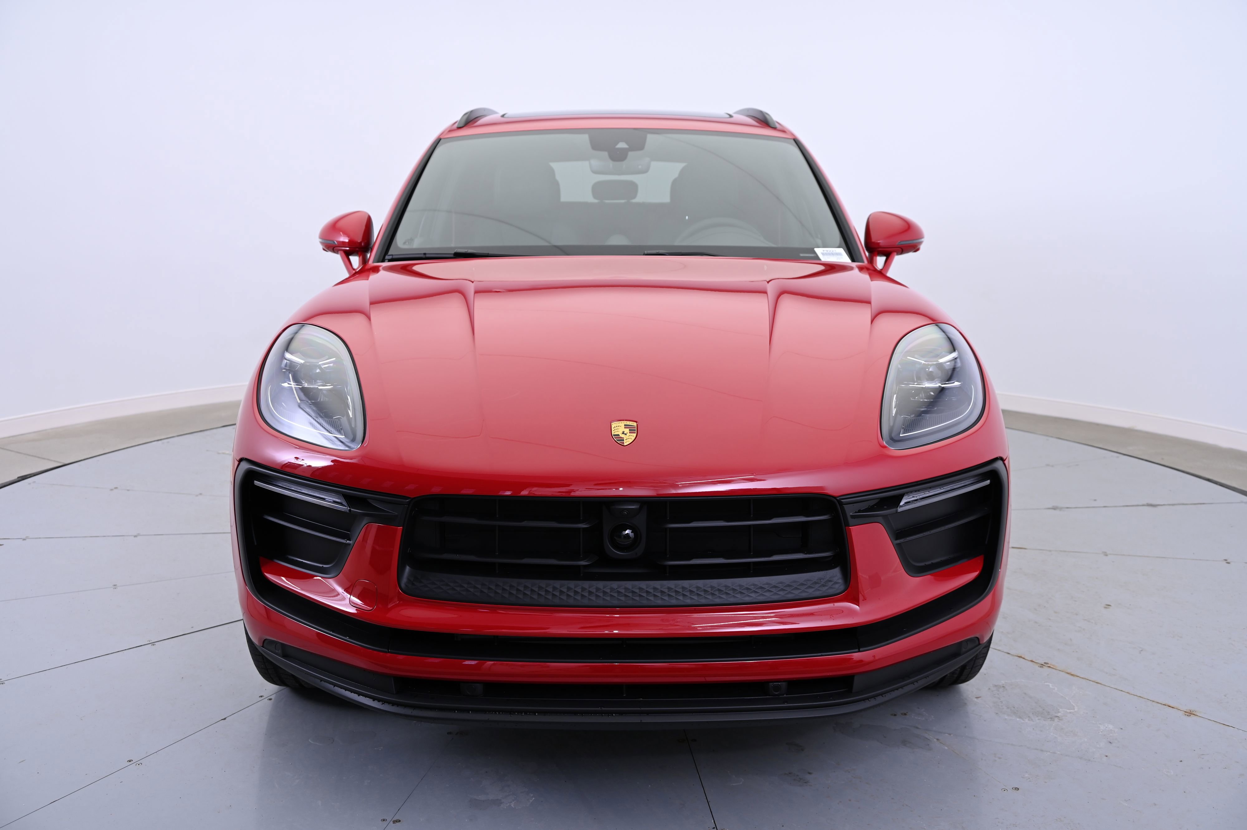 Used 2025 Porsche Macan image 10