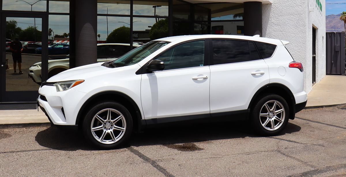 Used 2018 Toyota RAV4 LE w/ All Weather Liner Package FWD image 7