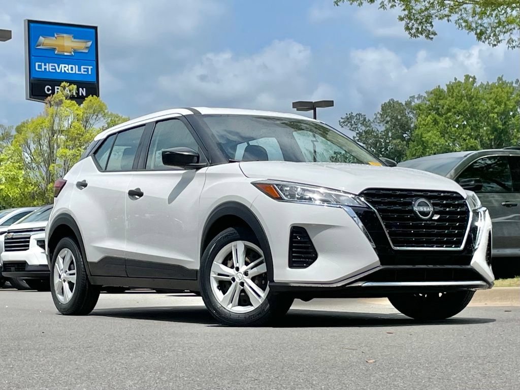 Used 2023 Nissan Kicks S FWD image 3