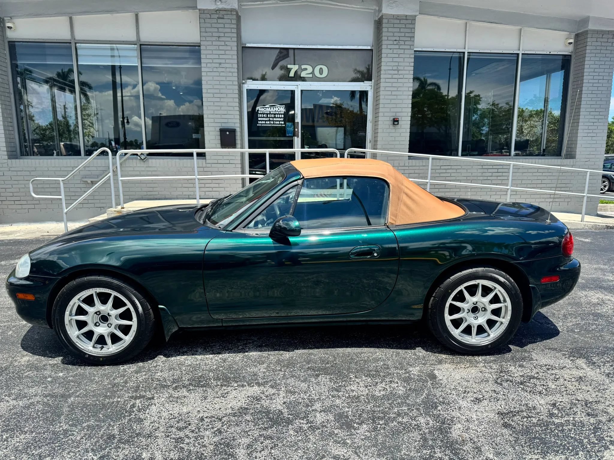 Used 1999 MAZDA MX-5 Miata RWD image 9
