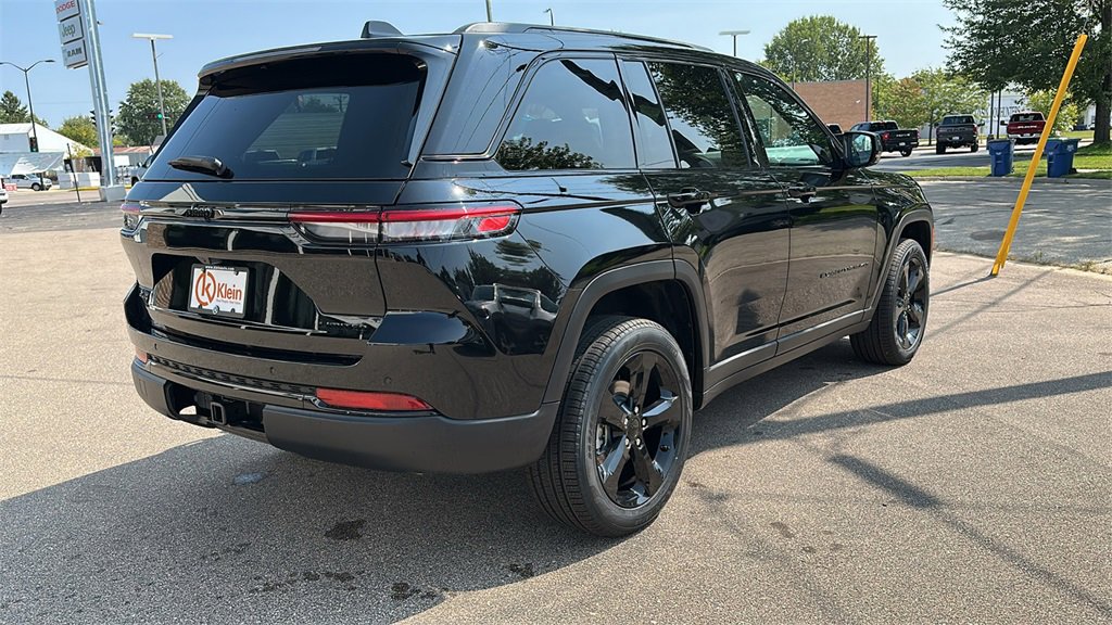 New 2025 Jeep Grand Cherokee Limited w/ Black Appearance Package image 8