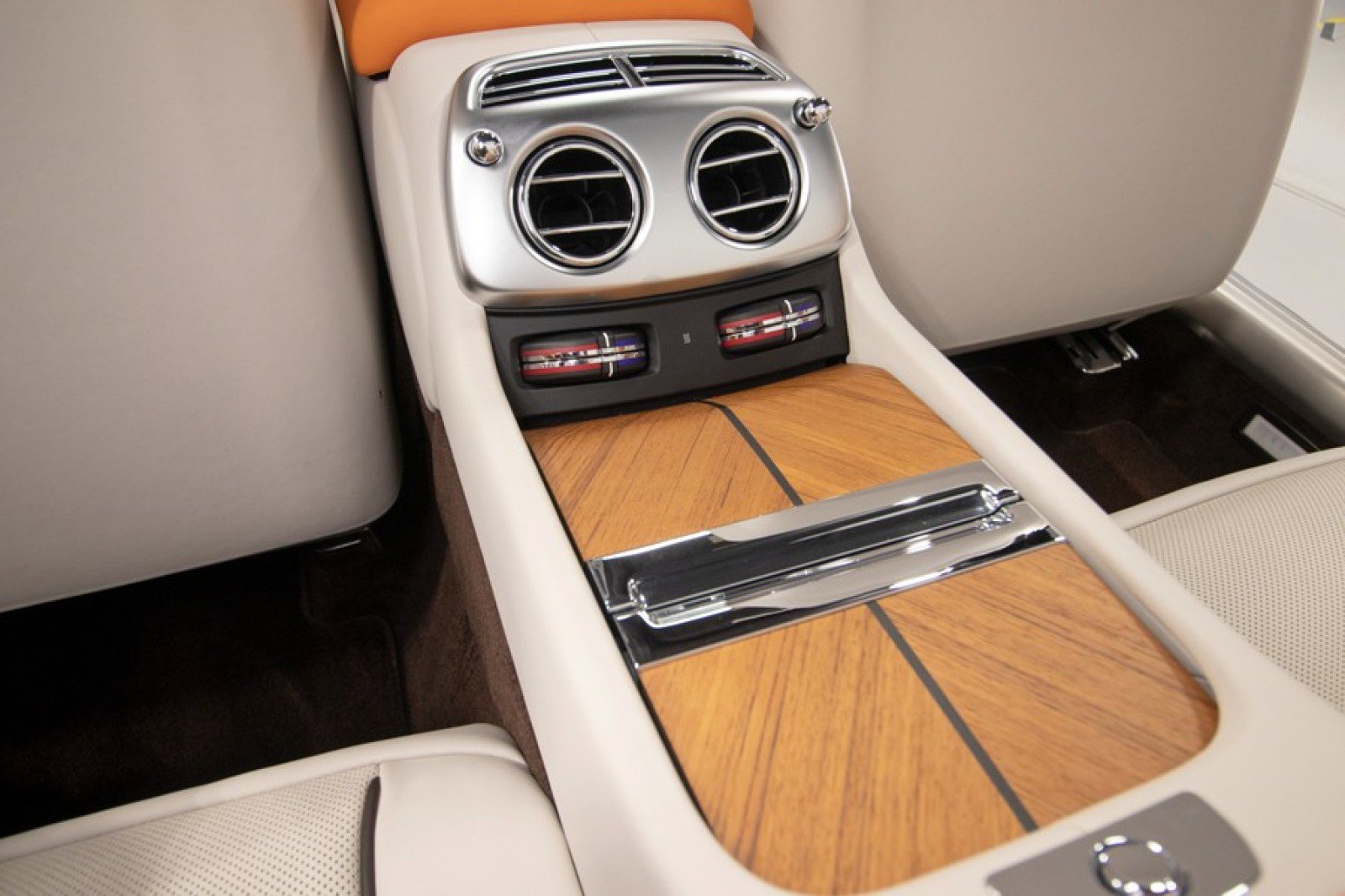 Used 2019 Rolls-Royce Dawn image 42