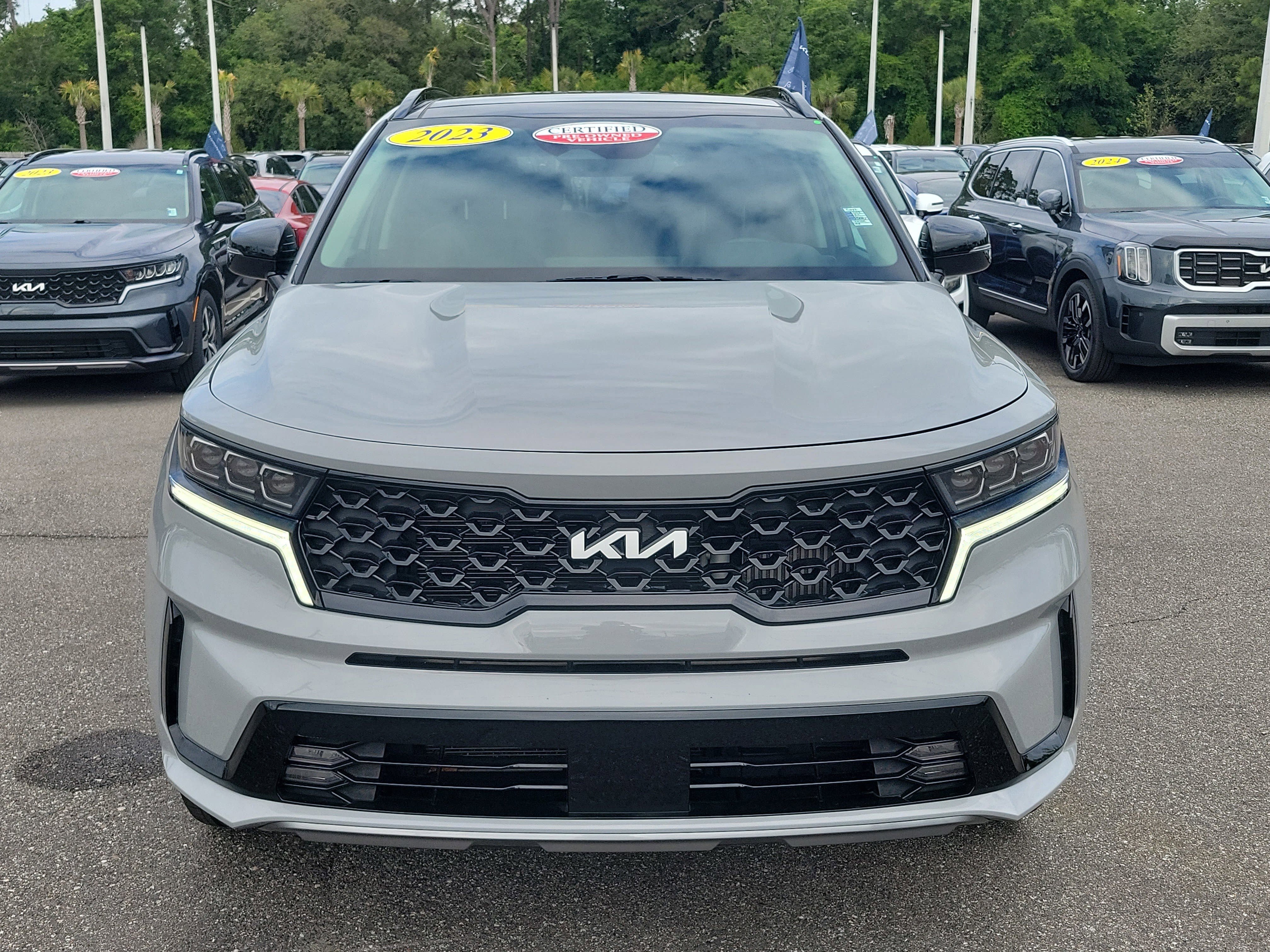 Certified 2023 Kia Sorento SX AWD/4WD image 2