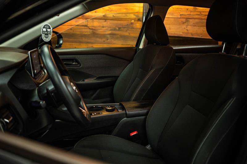 Used 2023 Nissan Rogue S image 9