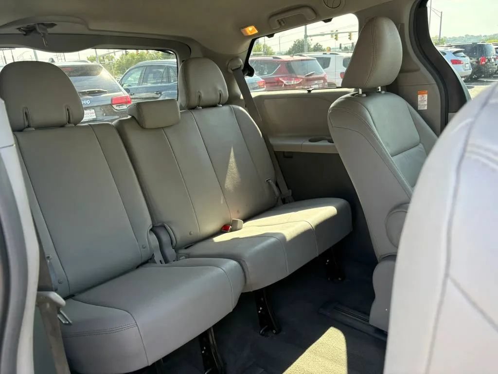 Used 2017 Toyota Sienna XLE Premium AWD/4WD image 22