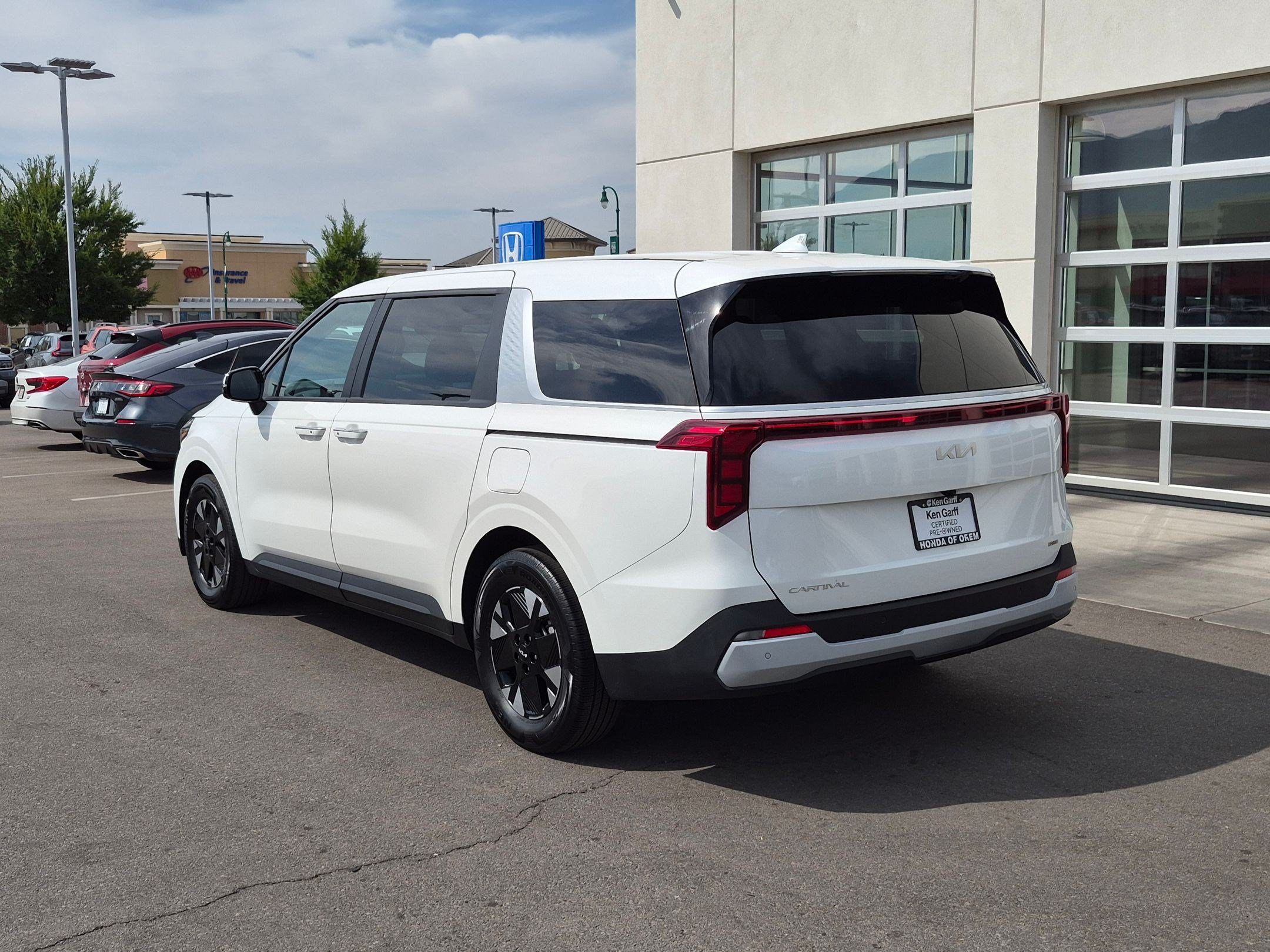 Used 2026 Kia Carnival LXS FWD image 9